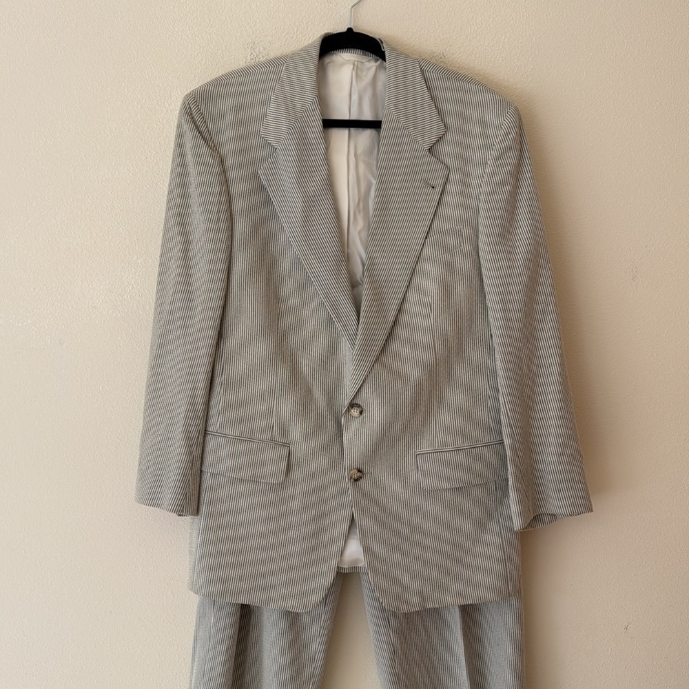 Neiman Marcus men’s Searsucker suit